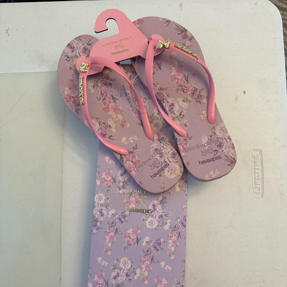 LoveShackFancy X Havaianas Women's
Hibiscus Slim Flip Flops